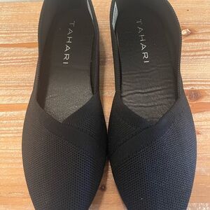 Tahari Bali Knit Flats. Size 6.5